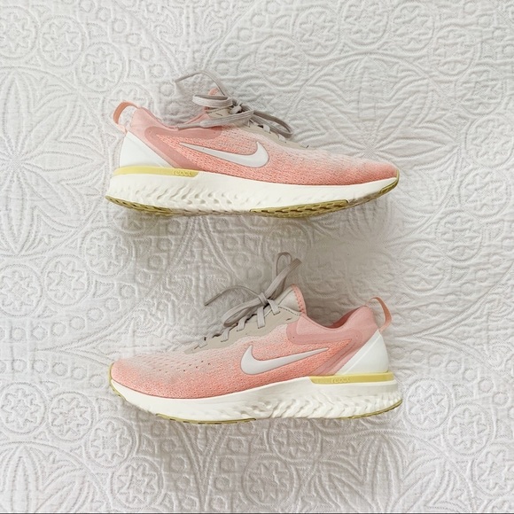 Nike Women's Odyssey React Running Shoes, Desert Sand‎ / Atomic Pink - Picture 3 of 9